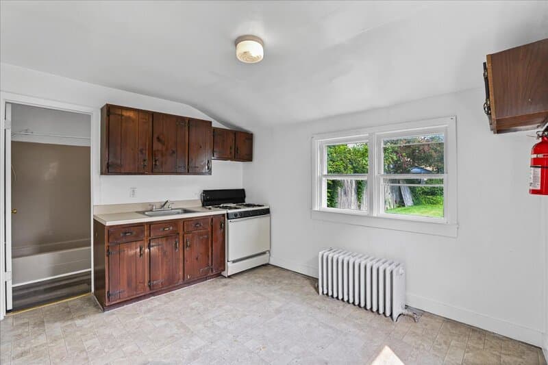 Woodbury Condo: 122 South Davis Street - A