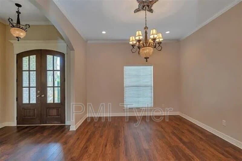 Longview House: 2 Baylee Drive