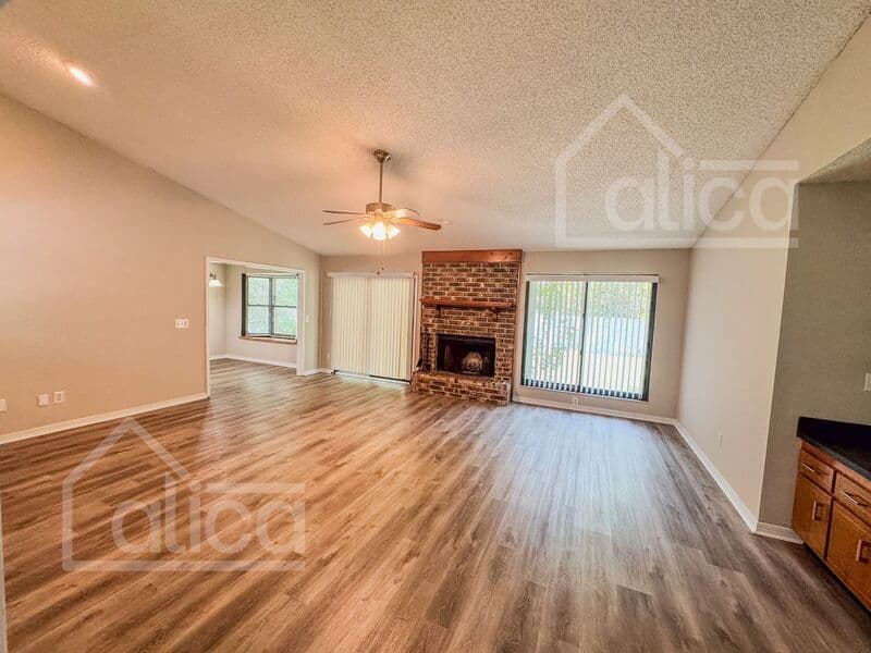 Orange Park House: 1959 Sussex Dr N