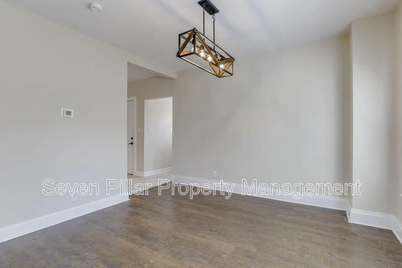 Columbus House: 522 Ryan Ave