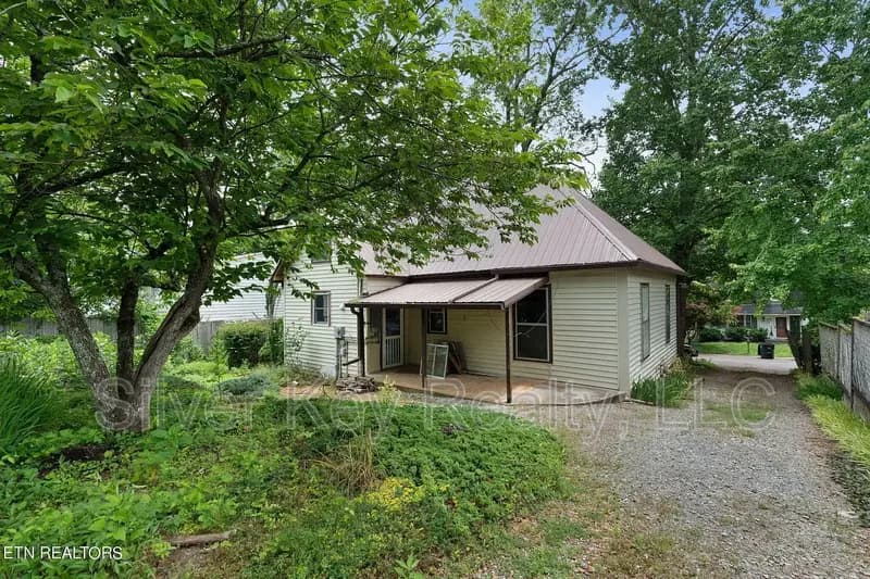 Athens House: 322 Lynn Avenue