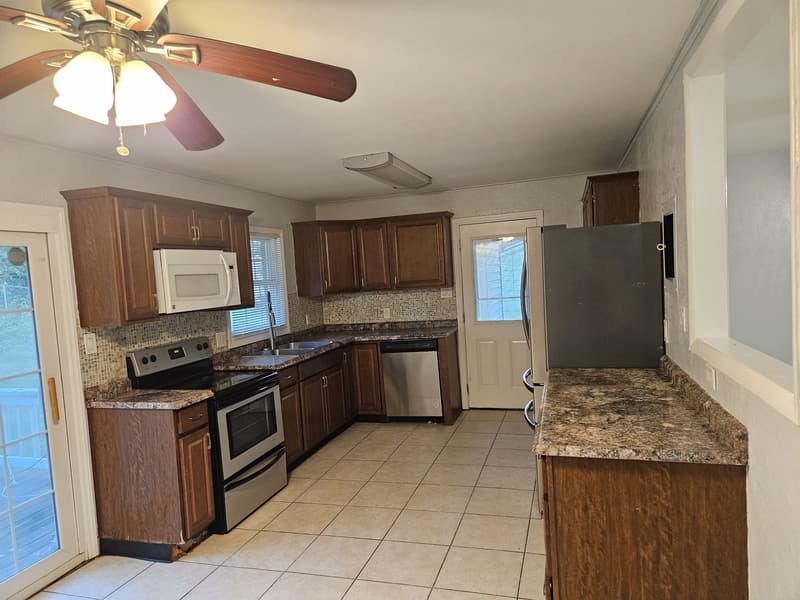 Fayetteville House: 6033 Dahlgren Avenue