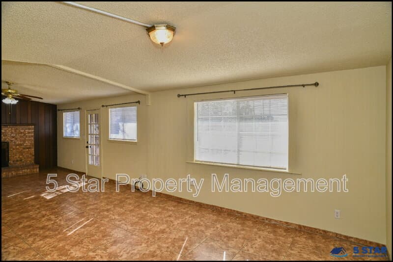 El Paso House: 10648 Birthstone Drive !!