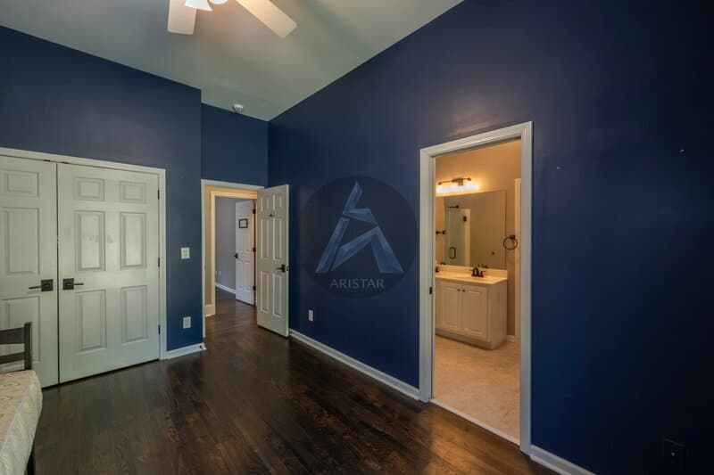 Kennesaw House: 5211 Hadaway Rd NW