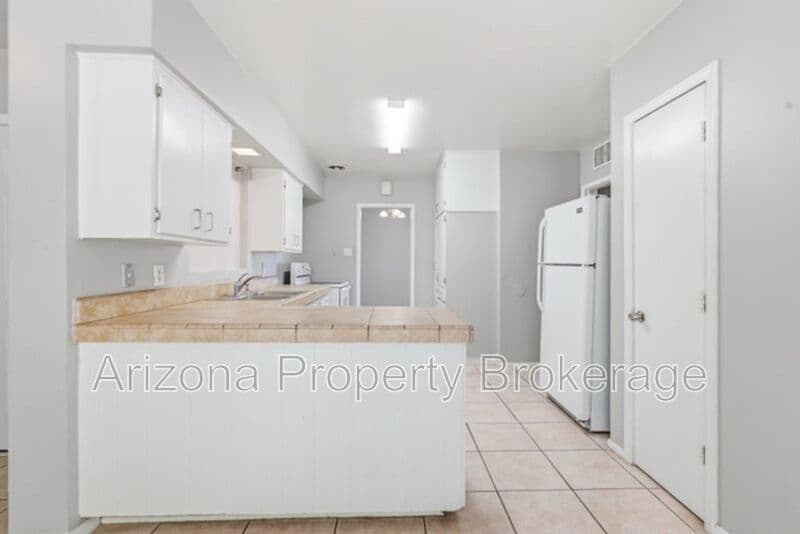 Phoenix House: 4640 E. Oak St.