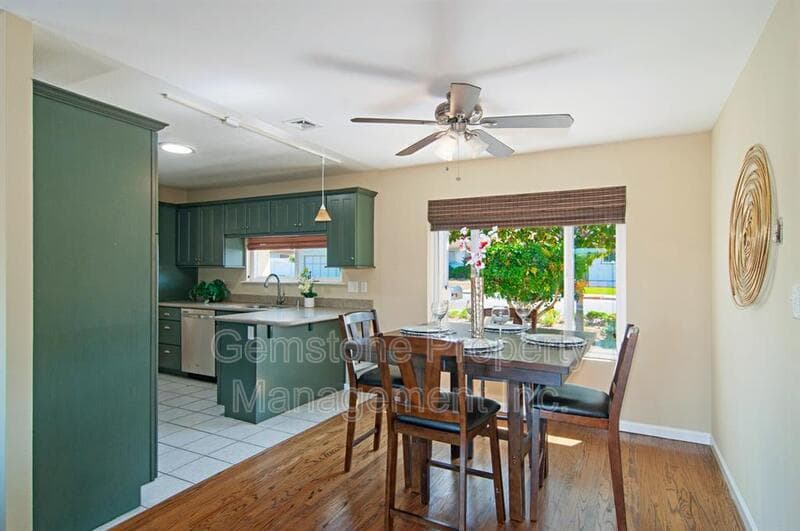 San Diego House: 5385 Brockbank Pl