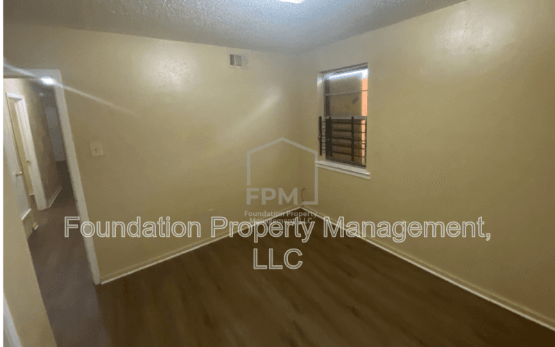 Memphis House: 1137 South Parkway East