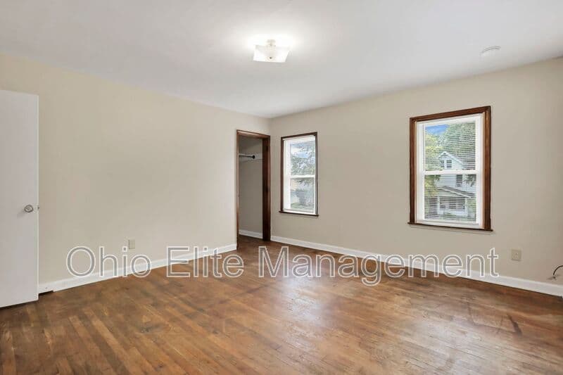 Columbus House: 53 S Burgess Ave
