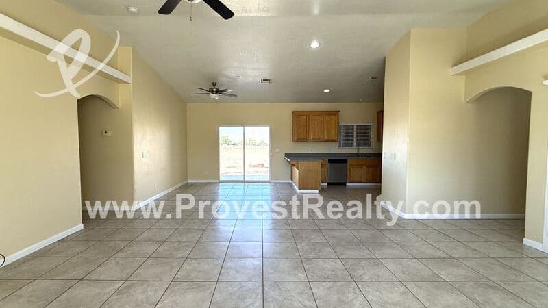 Apple Valley House: 26165 Houston St