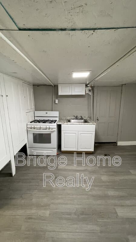 Sharon Condo: 239 Ormond Avenue