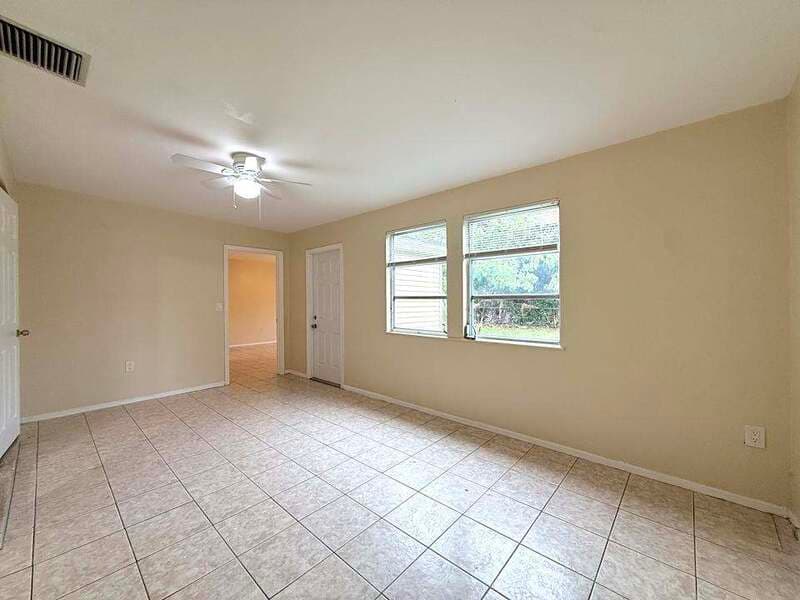 Fort Myers House: 2985 Saint Charles Street