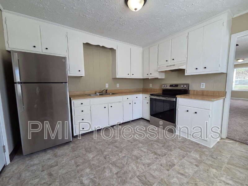 Smyrna House: 100 Manor Pl