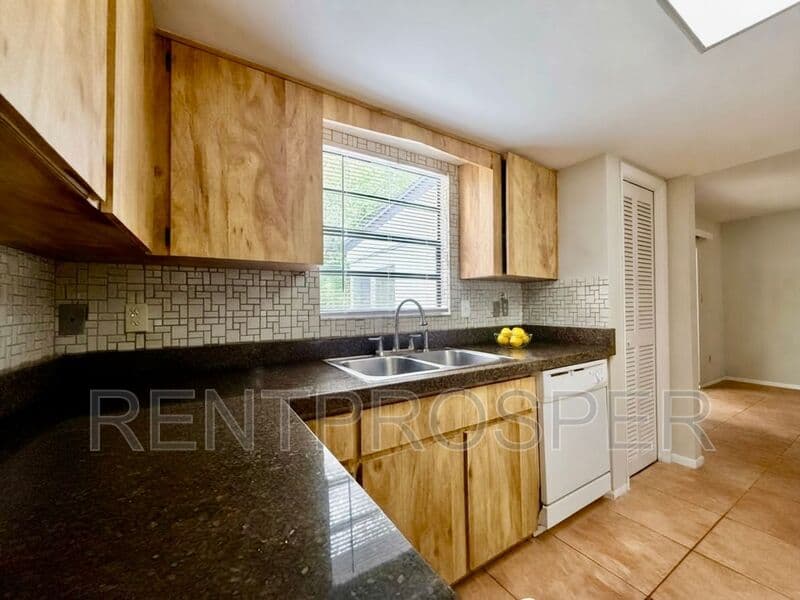 Orlando House: 113 S. Deerwood Ave