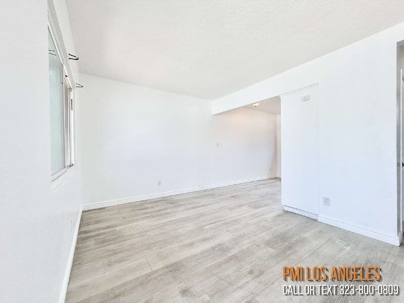 Los Angeles Condo: 8306 South Main Street