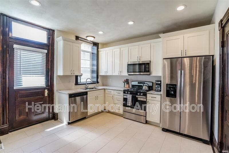 Saint Louis House: 3922 Castleman Avenue,