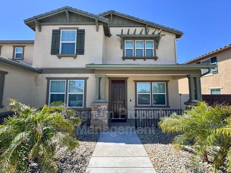 Murrieta House: 30197 Slate St
