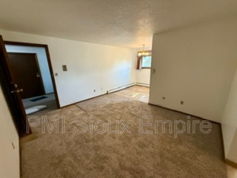 Sioux Falls Condo: 440 S. Western