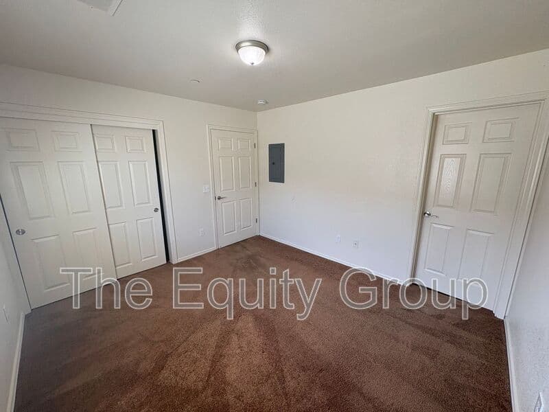 Tulare House: 2109 Bella Oaks Drive