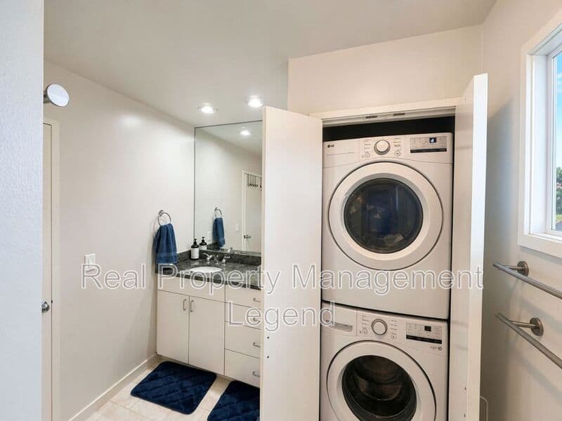 Dallas House: 4122 Travis St