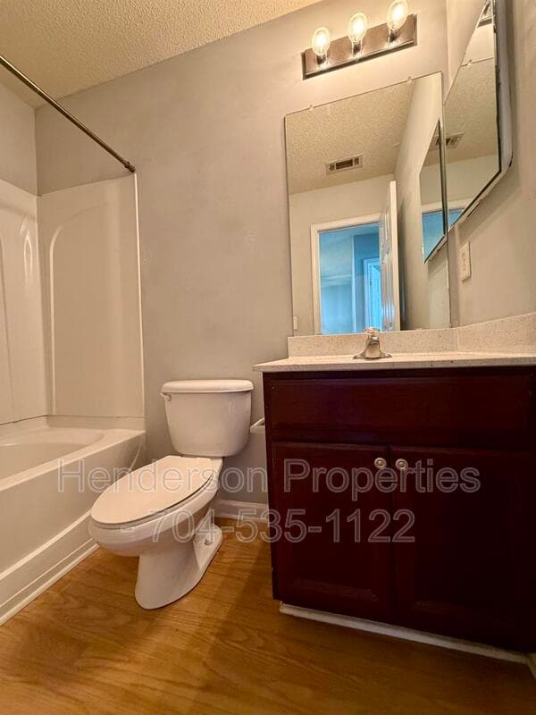 Charlotte Townhome: 17121 Greenlawn Hills Ct