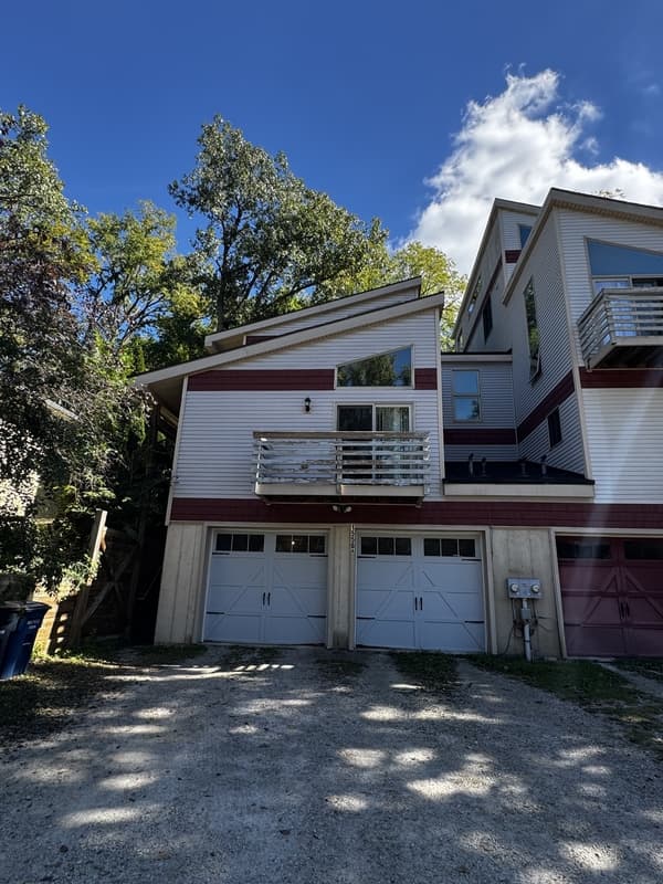 Ann Arbor House: 1556 Jones Drive