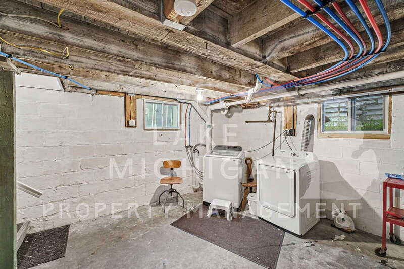 Grand Haven House: 212 N 3rd St