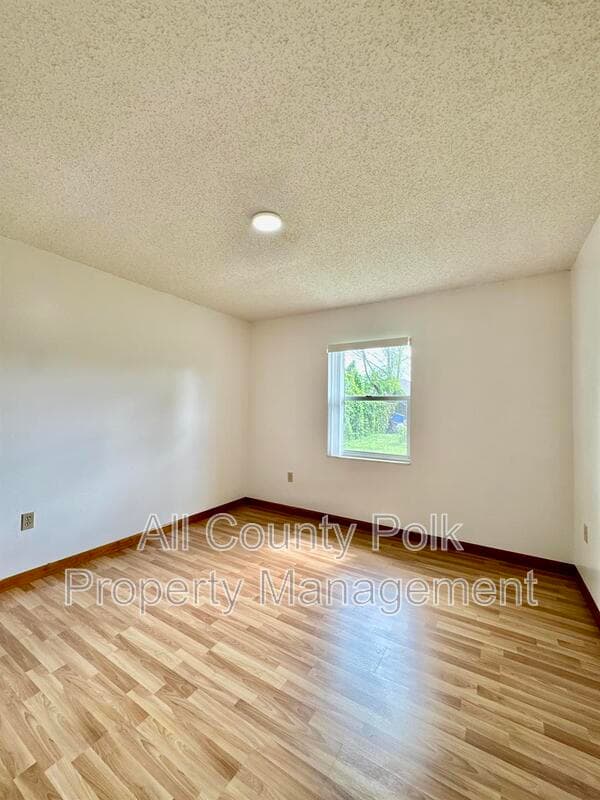 Lakeland House: 3919 Lehman Ct