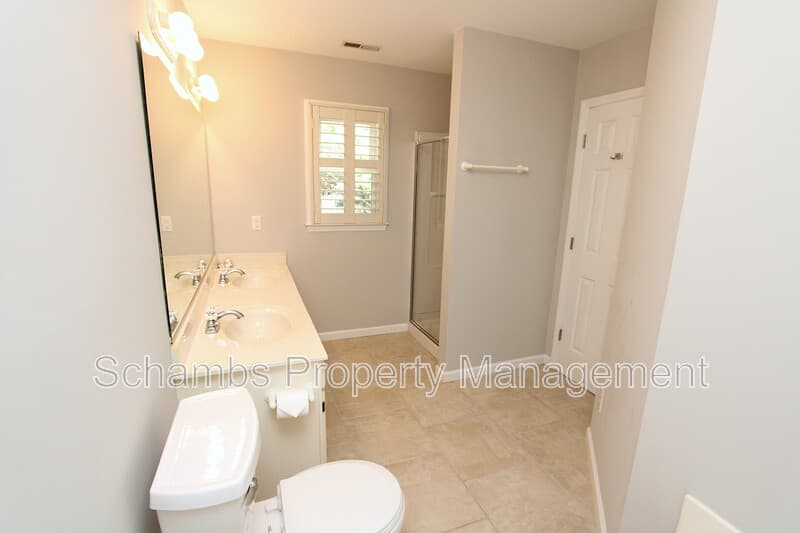 Cary House: 100 Fawn Ct