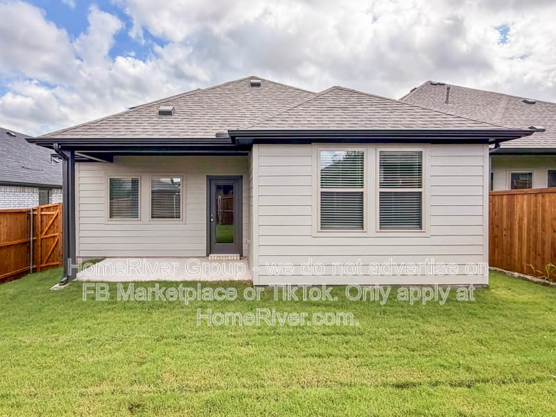 Mckinney House: 806 Knox River Dr