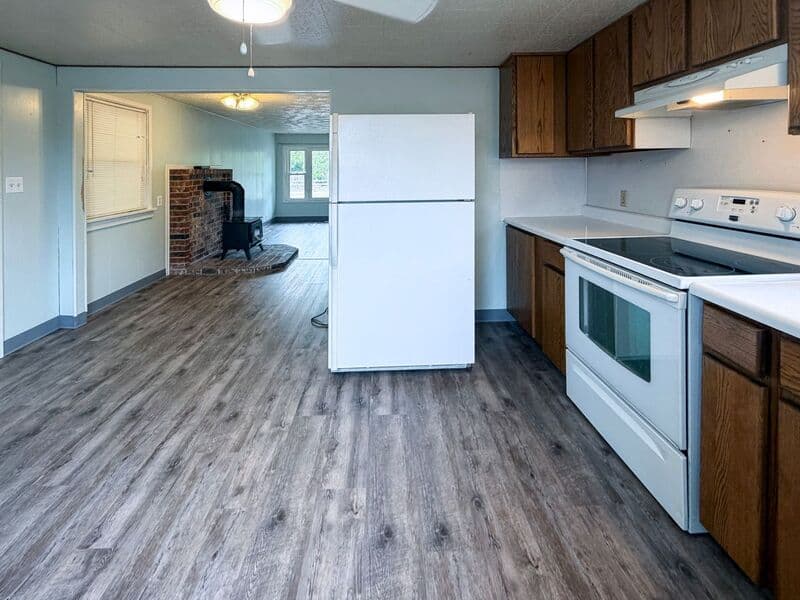 Halsey House: 340 W 3rd St