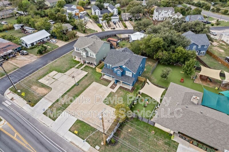Austin Condo: 1802 Springdale Rd