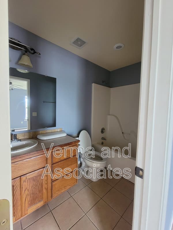 Centerton Townhome: 192 Fair St