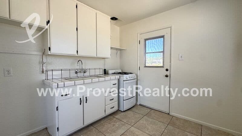 Apple Valley House: 18687 Highway 18