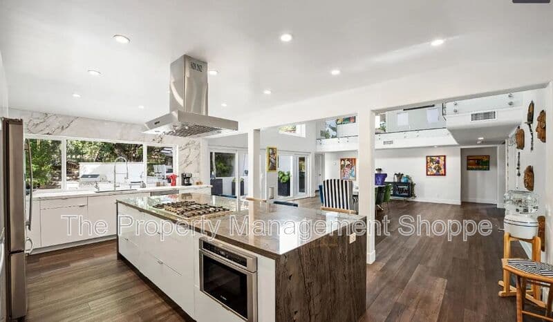 Ojai House: 820 Foothill Lane