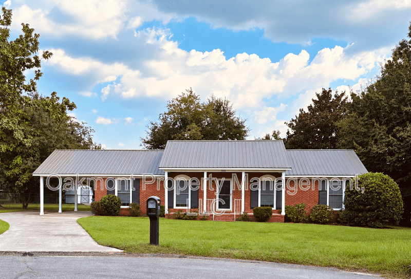 Fayetteville House: 7535 Hargrove Ct