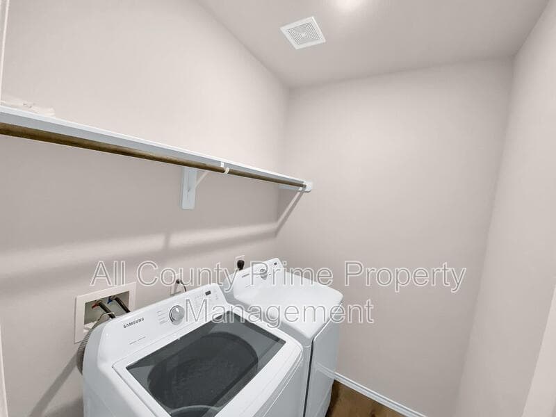 Willis House: 13067 Clearview Drive