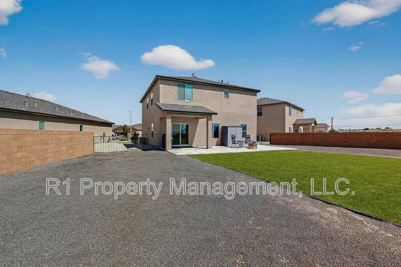 Rio Rancho House: 108 Hue Street