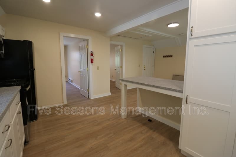 Burlington Condo: 63 King Street - B