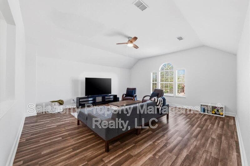 Fort Worth House: 4943 Sunset Ridge Drive