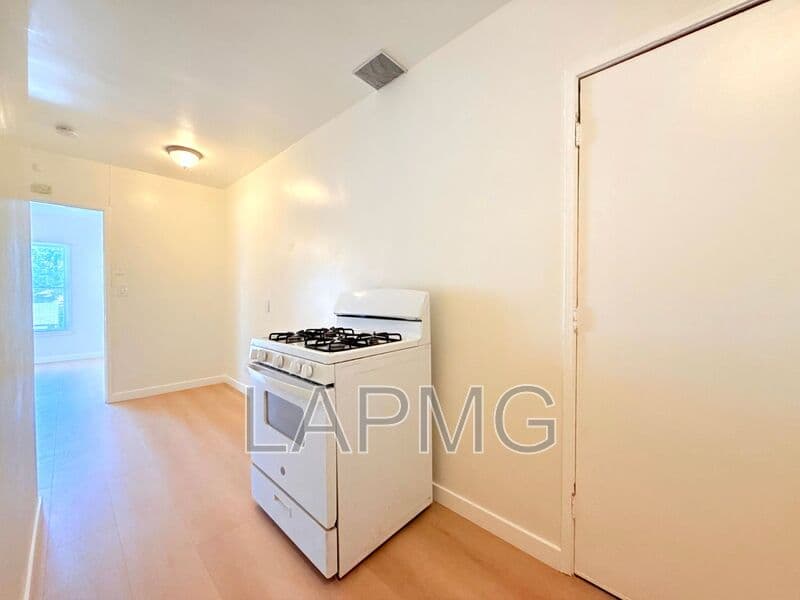 Pasadena House: 363 E. Washington Blvd.
