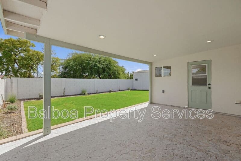 Gilbert House: 1 N Cottonwood Dr