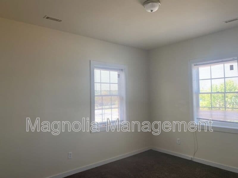 Henderson Condo: 516 N. Beckford Dr.