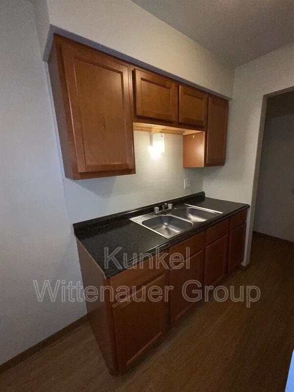Swansea Condo: 1811-4 Jamestown Road