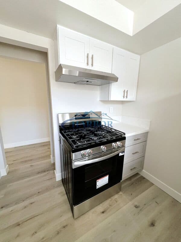 San Pedro House: 2315 S. Grand Avenue