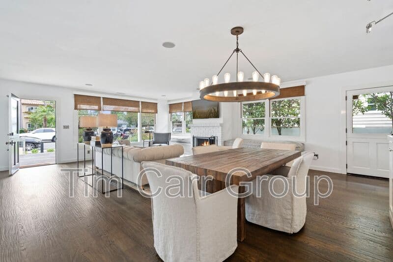 Costa Mesa House: 274 Magnolia St