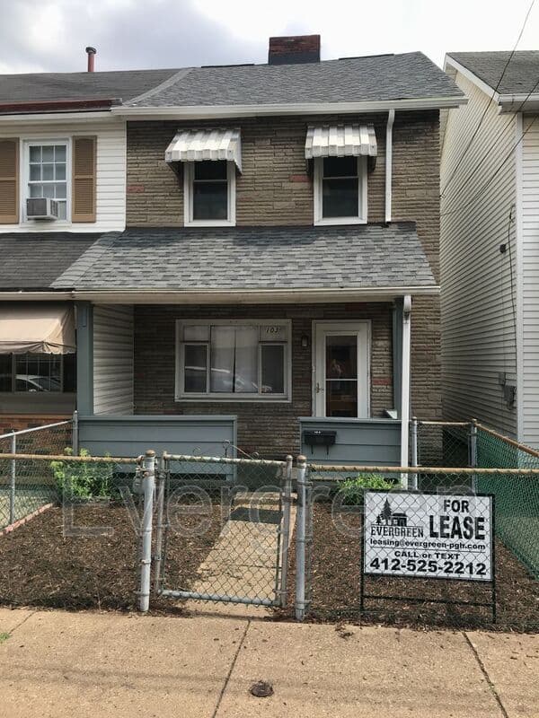 McKees Rocks House: 103 Orchard Street