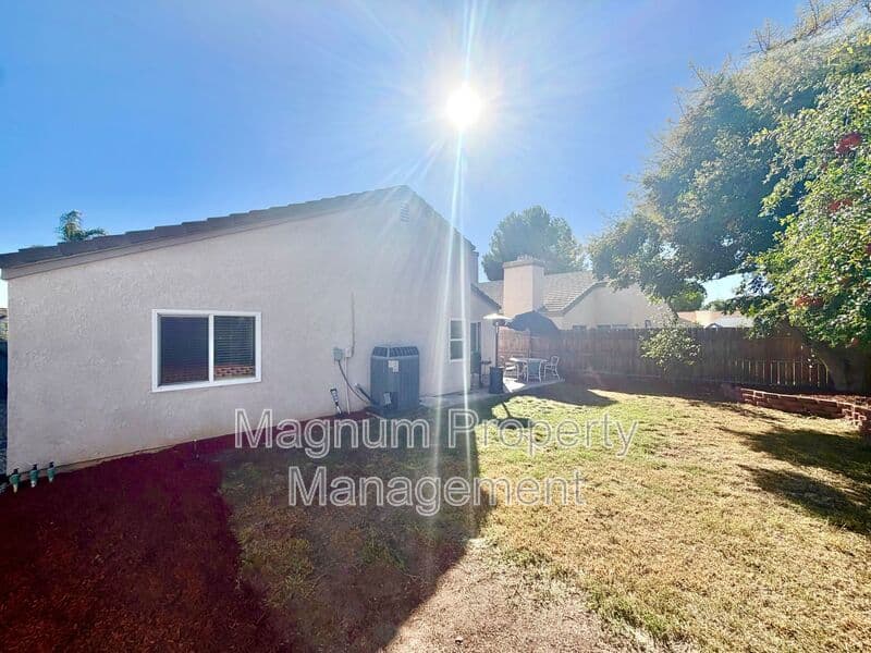 Murrieta House: 39752 Sunrose Dr