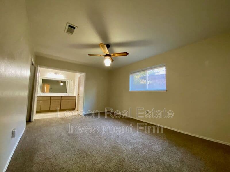 Bossier City House: 2320 Melrose Ave