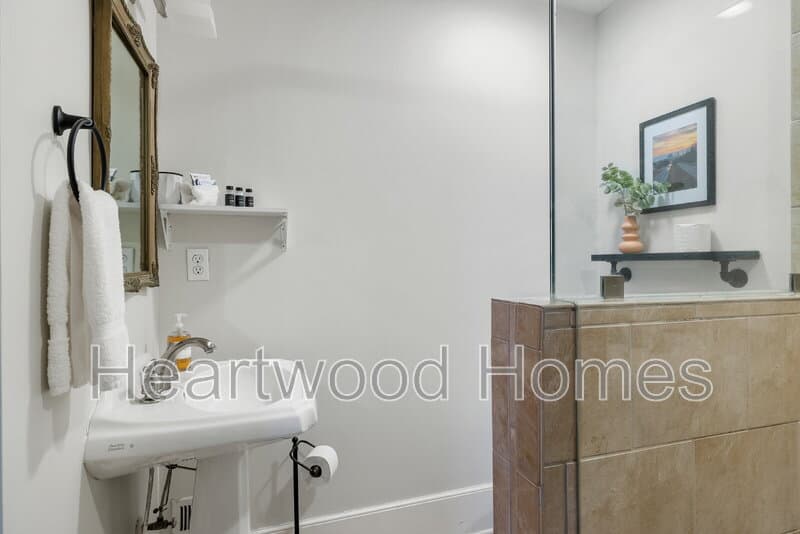 Columbia House: 921 Laurens Street