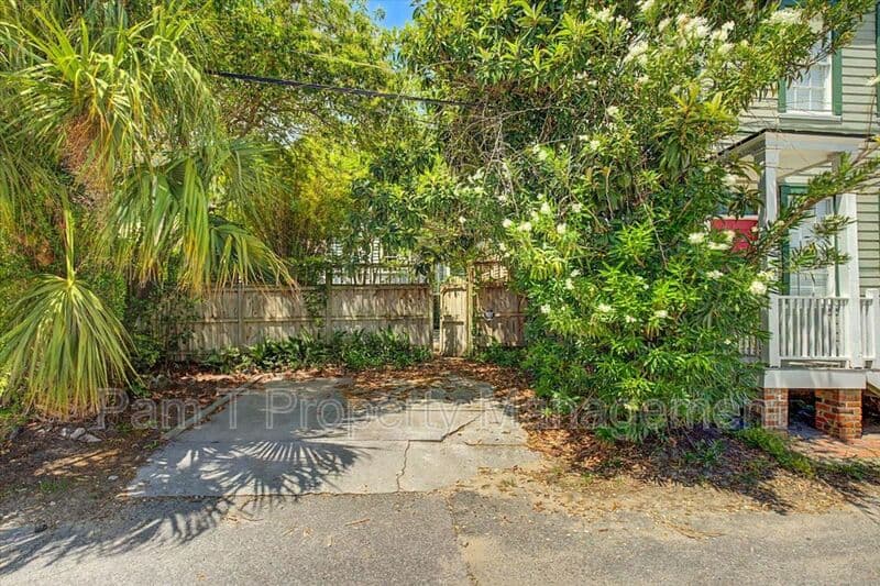 Savannah Condo: 521 E Harris St